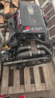 Mercruiser 5,7 L EFI s pohonom - motor