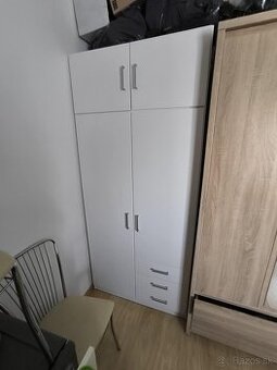 Skriňa na oblečenie z Jysku