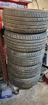 245/45 R18