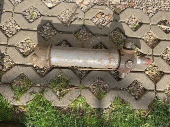 Hydraulický valec