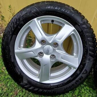 Zimné pneu na hliníkových diskoch vhodné pre Peugeot 208.