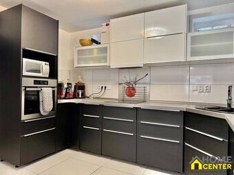 REZERVOVANÝ: Zrekonštruovaný rodinný dom v srdci prírody – S