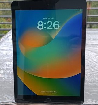 Apple iPad 8 gen. / 32GB Uložiště / 3GB RAM / LCD 10.2"