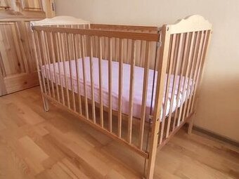 Drevená postieľka aj s matracom a chráničom - 1