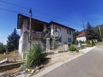 Dražba rodinného domu a pozemkov v obci Kiarov - 1