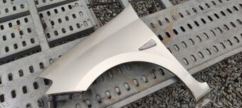 Šoférov predný blatník Renault Thalia rok výroby 2009