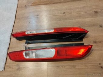 Ford focus 2 zadné svetlá