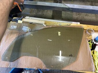 Sklo BMW 7 model e66/66 predne