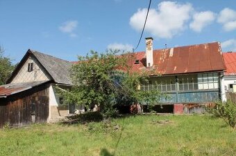 Starší dom na rekonštrukciu s veľkým pozemkom v Banskej Štia
