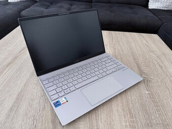 Asus Zenbook 14" UX425 (11th Gen Intel i7)