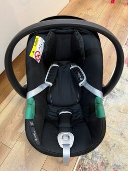 Autosedačka Cybex Aton B2 i-Size  farba black so základňou