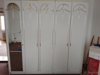 Šatníková skriňa