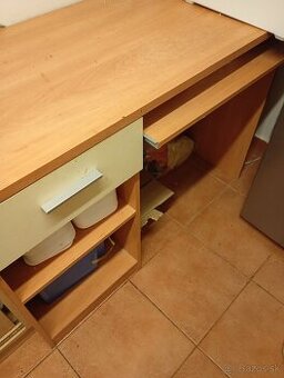 Predám písací stôl