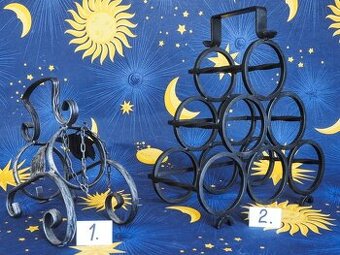 Držiaky na víno a svietniky.