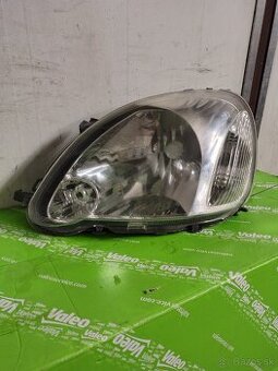 Toyota Yaris predné ľavé svetlo