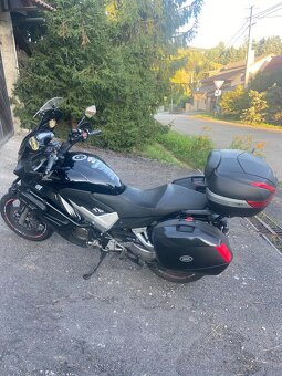 Predam Hondu VFR 800 Crossrunner