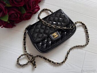 Chanel - lakovaná kabelka
