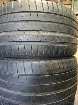 255/40r19