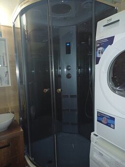 Hydromasážny box/