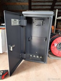 Rack, UPS rozvádzač