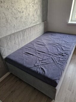 Posteľ