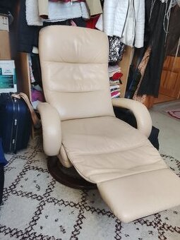 Ponúkam na predaj Polohovateľné kreslo.