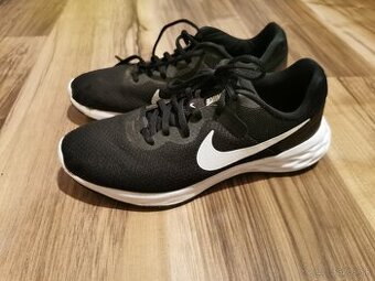 Tenisky zn. Nike veľ. 39,5