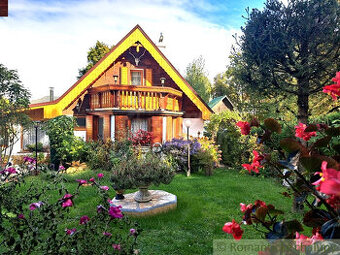 Romantická chata v rekreačnej oblasti v peknom lesnom pros