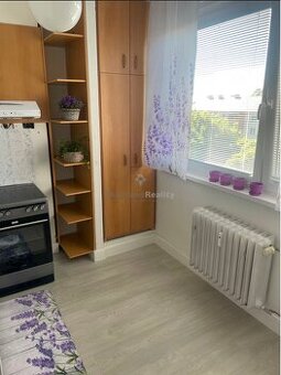 Na predaj 3 izbový byt s balkónom, Kalinčiakova, Senica.