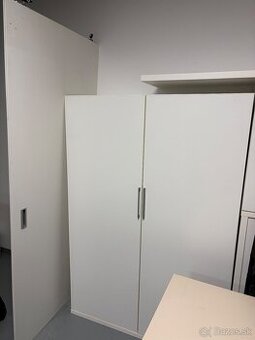 Predám kvalitný kancelársky nábytok vyrobený na mieru: