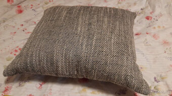 Predám vankúš do obývačky.