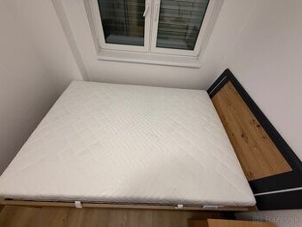 Úplne nová posteľ s matracom 205 x 140 cm