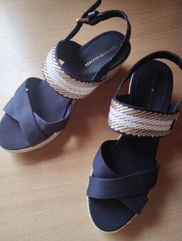 Elegantné sandálky č.38 od Tommy Hilfiger