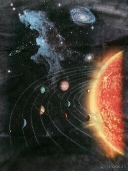 Nové tričko s motivom vesmíru.