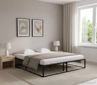 Kovovy ram postele