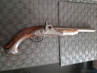 Prodám starou pistoli, pozůstalost.