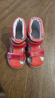 Predávam ortopedické sandále.