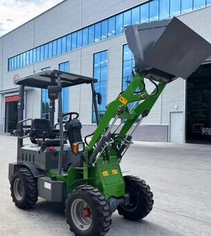 ELEKTRICKÝ KOLESOVÝ NAKLADAČ E906-Li