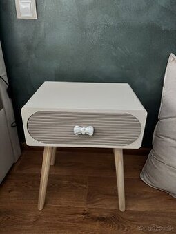 Predám 2 nočné stolíky