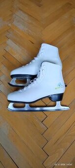 Predám dámske korčule, veľ. 42