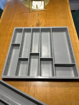 Úložné organizéry do zásuvky