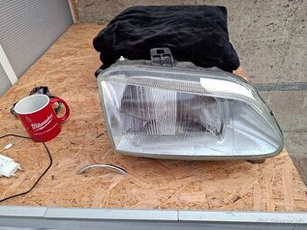 Renault Megane 1 pravé predné svetlo