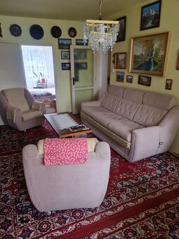 Starý pekný nábytok obývačka spálňa záclovy