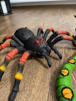 Roboalive pavuk had dinosaury