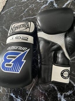 Kickboxerske rukavice a chrániče holení