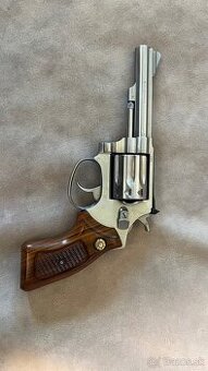 Revolver Taurus 22LR nerez