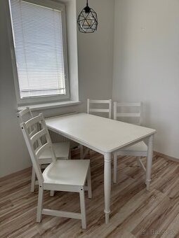 Stôl, 4 stoličky, vankúše na stoličky IKEA DANDERYD