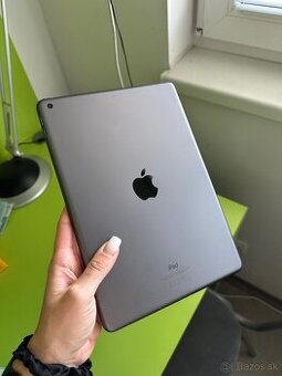 iPad 10.2 64 GB WiFi Vesmírne Sivý 2021 + pero + obal
