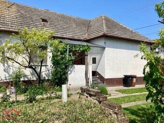 Rodinný dom s veľkou záhradou /1054 m2/, Kolárovo