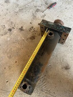 Hydraulicky piest